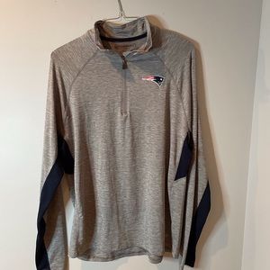 Mens zip lightweight pull over New England Patriots Logo large